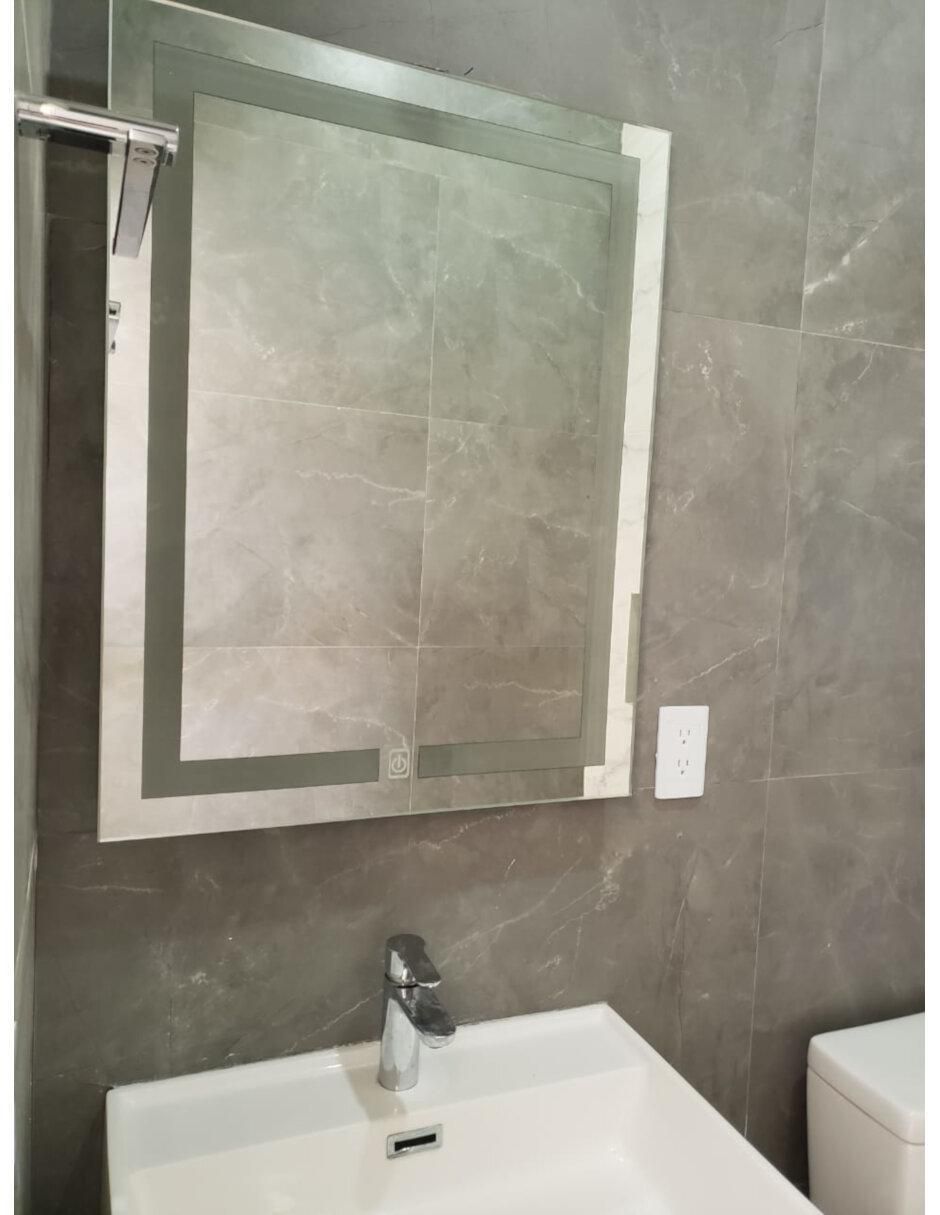 Espejo rectangular estilo contemporáneo Espejo rectangular estilo contemporáneo